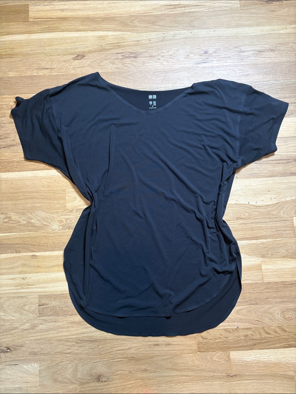 Uniqlo AIRism Black Short Sleeve Scoop Neck Tee - Relaxed Fit Women’s M